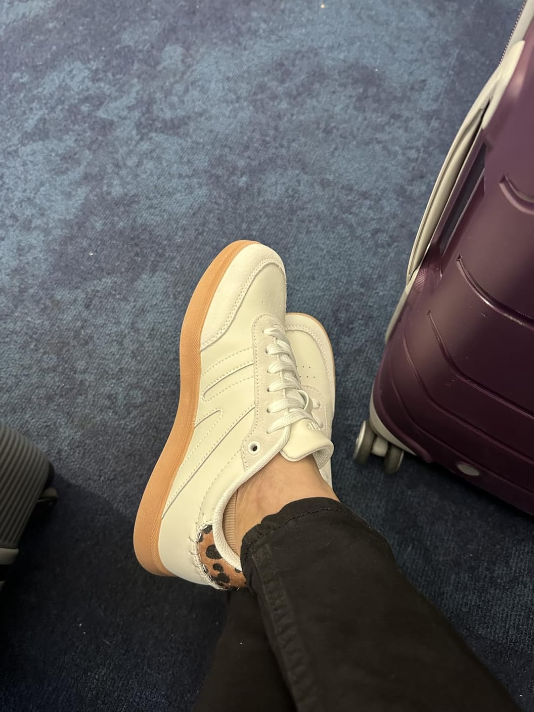 Customer photo review of Women's Fashion Anti-Slip Leather Sneakers