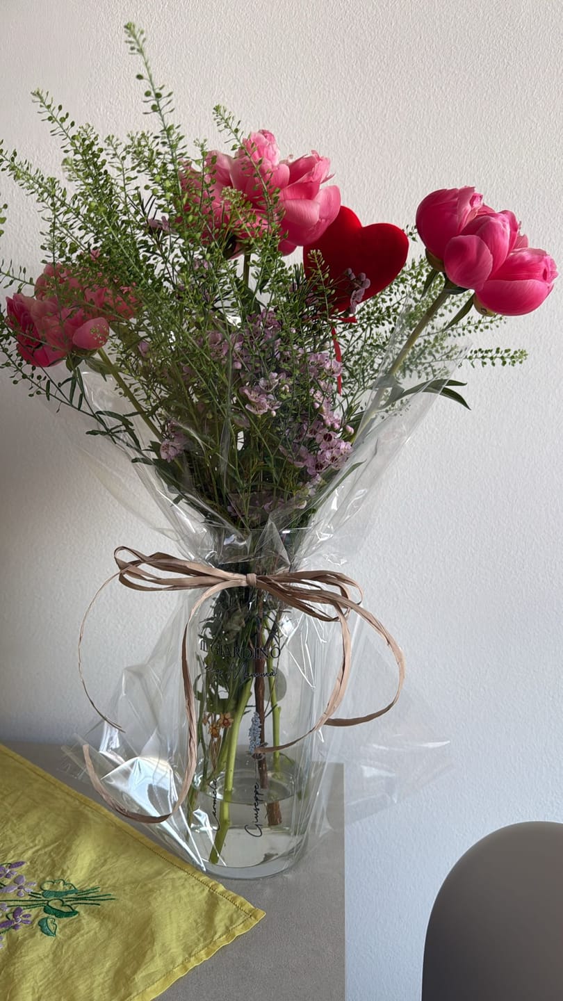 Customer photo review of Il giardino della mamma – Vaso in vetro personalizzato con nome e fiori per mamma e nonna