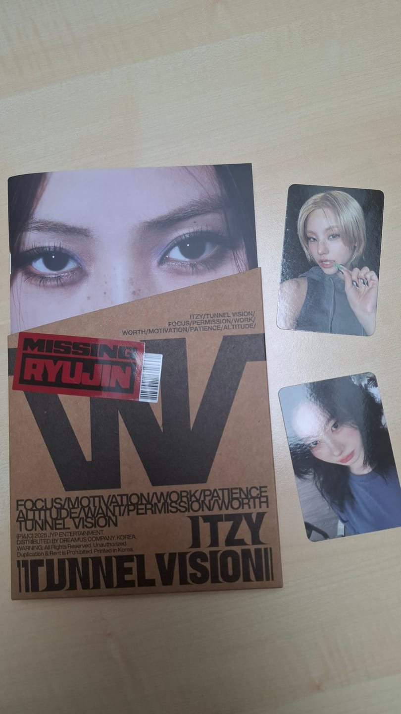 Customer photo review of ITZY - [TUNNEL VISION] Member Ver.