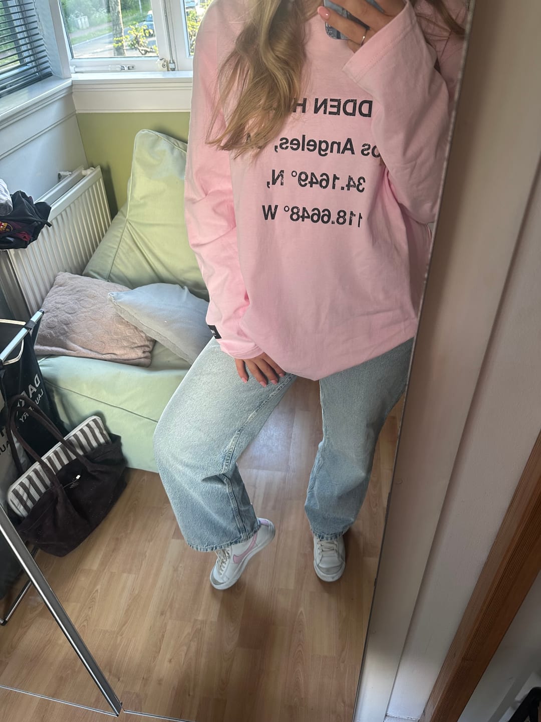 Customer photo review of VINTAGE LOGO LONGSLEEVE T-SHIRT LIGHT PINK