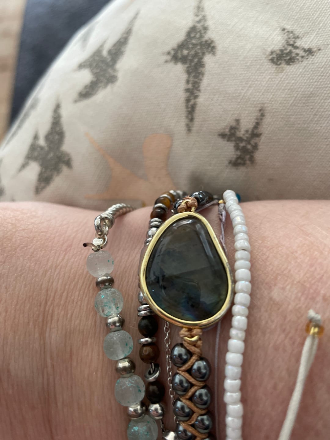 Customer photo review of Bracelet "Oeil Céleste" en Labradorite & Hématite