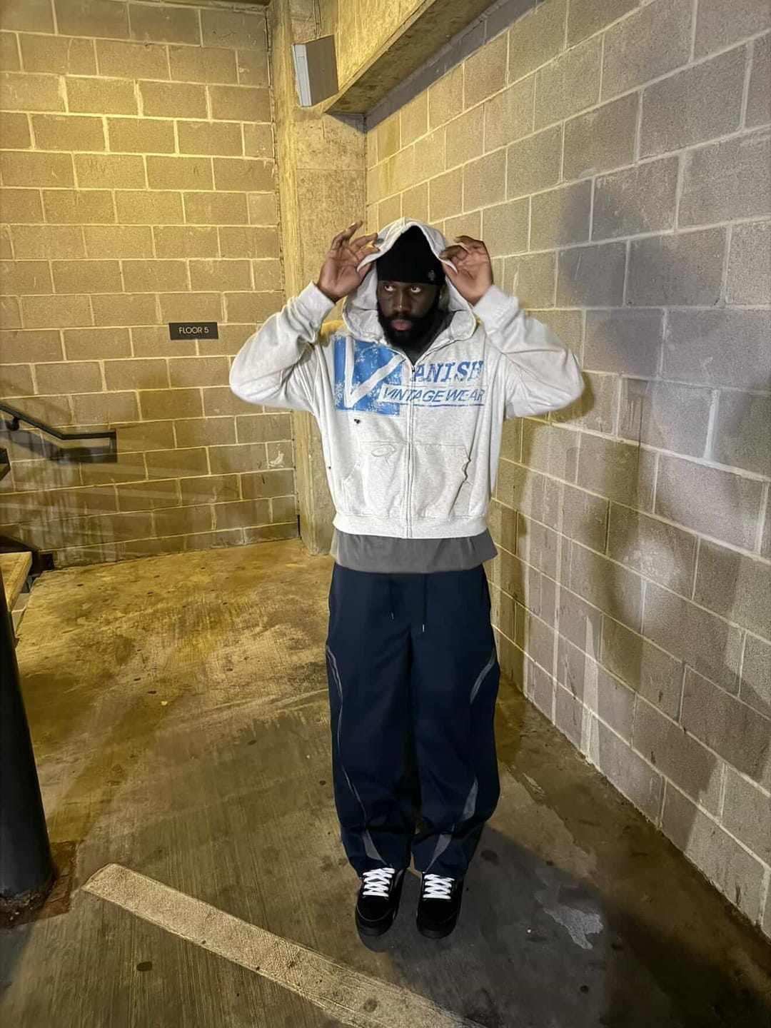 Customer photo review of Vintage Wear Zip Hoodie