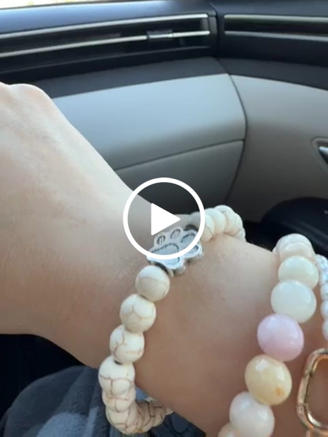 Customer video review of Paw Print Beaded Stretch Bracelet - White Pine