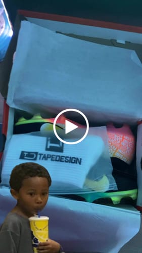 Avis vidéo d'un client sur Vapor 16 FG - Concept By You - Eclair Turquoise/Violet/Blanc