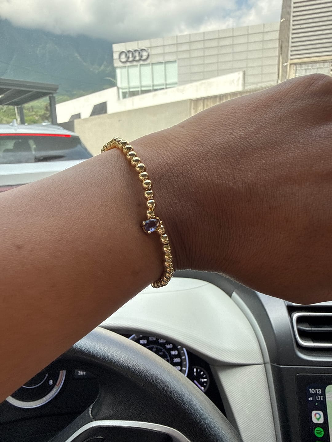 Customer photo review of Collar Birthstone Gota Dorado