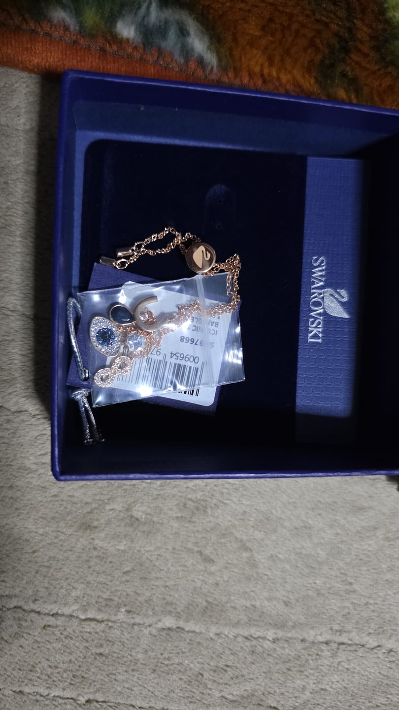 Customer photo review of PULSERA BRAZALETE INFINITY OJO SWAROVSKI + KIT DE REGALO