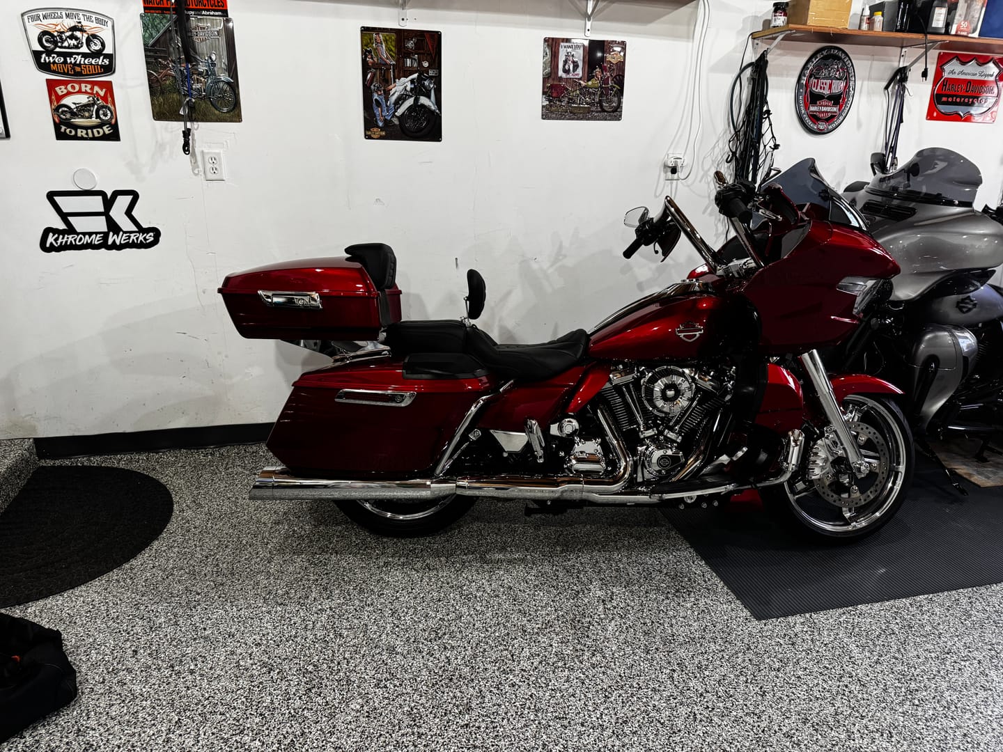 Customer photo review of Detachable Chopped Tour Trunk Pack For ‘14-’25 Touring | Mocardine