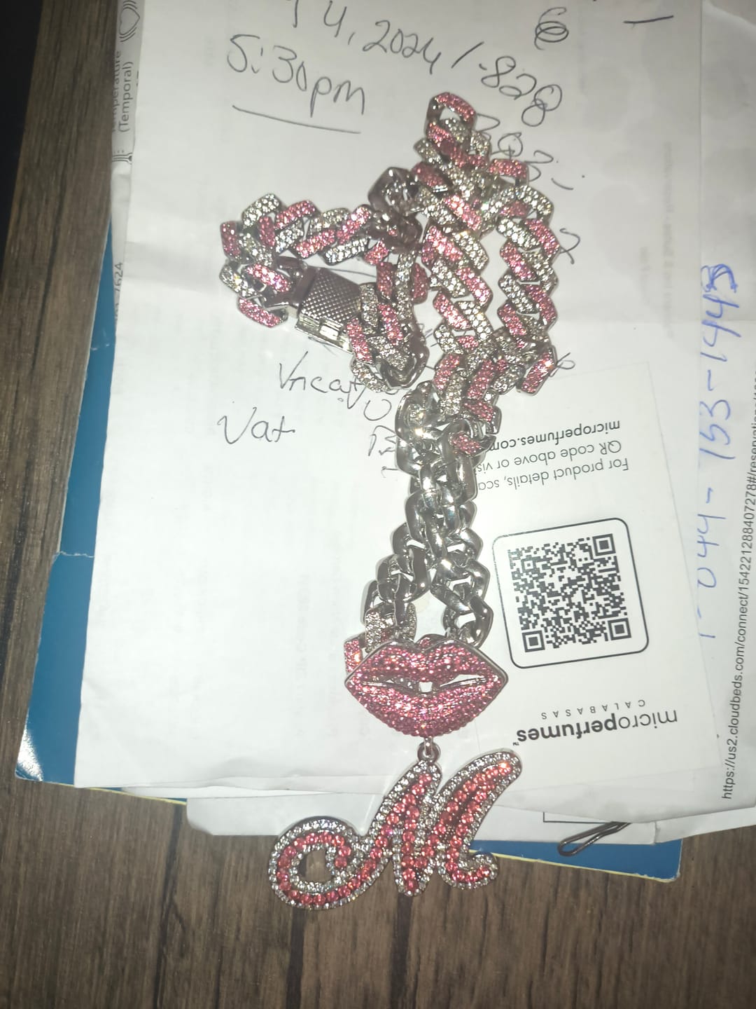Customer photo review of LUXIIVA® LIPS INITIAL PENDANT(Ready to Ship)