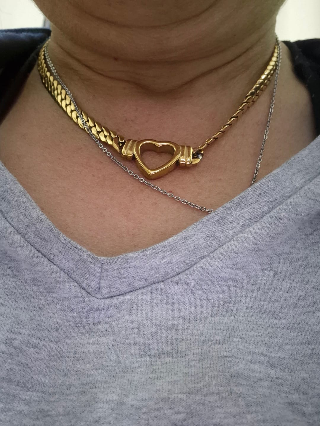 Customer photo review of Colar Gargantilha Coração Minimalista Banhado em Ouro 18K