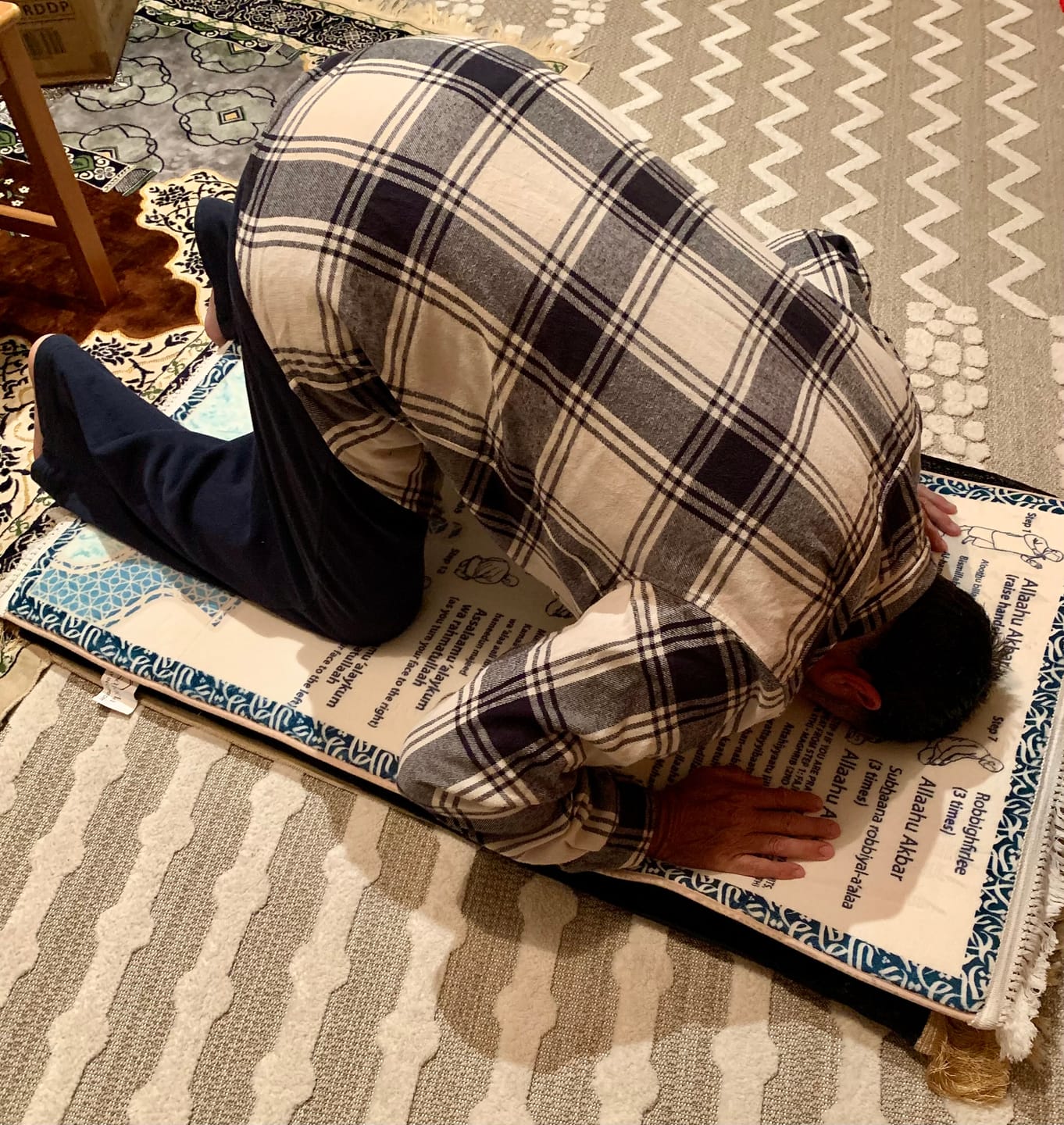 Customer photo review of Step-by-Step Phonetic Salah Padded Prayer Mat