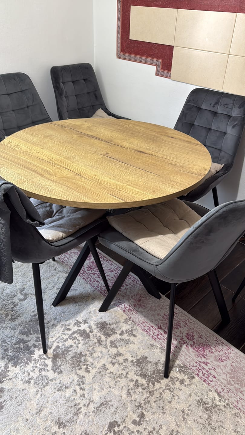 Customer photo review of Masa extensibila pentru sufragerie GASTON, stejar/negru, 100/135x100x75 cm