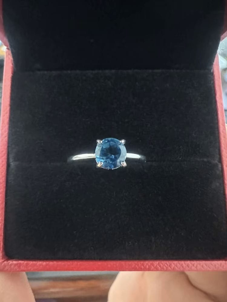 Customer photo review of Moli - Bague Argent et Topaze