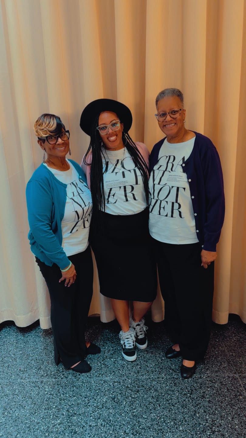 Customer photo review of Grandmother logo Remix T-shirt