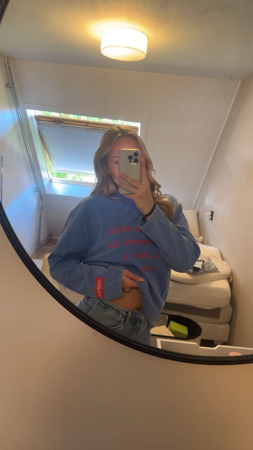 Customer photo review of VINTAGE LOGO WASHED LONGSLEEVE T-SHIRT SKY BLUE/RED