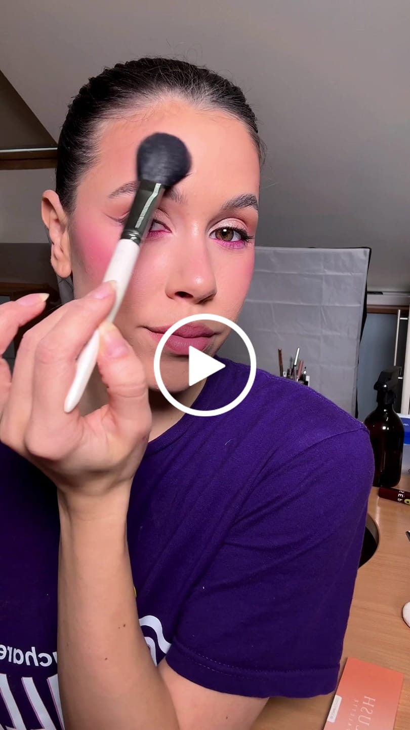 Customer video review of Paleta rumenila