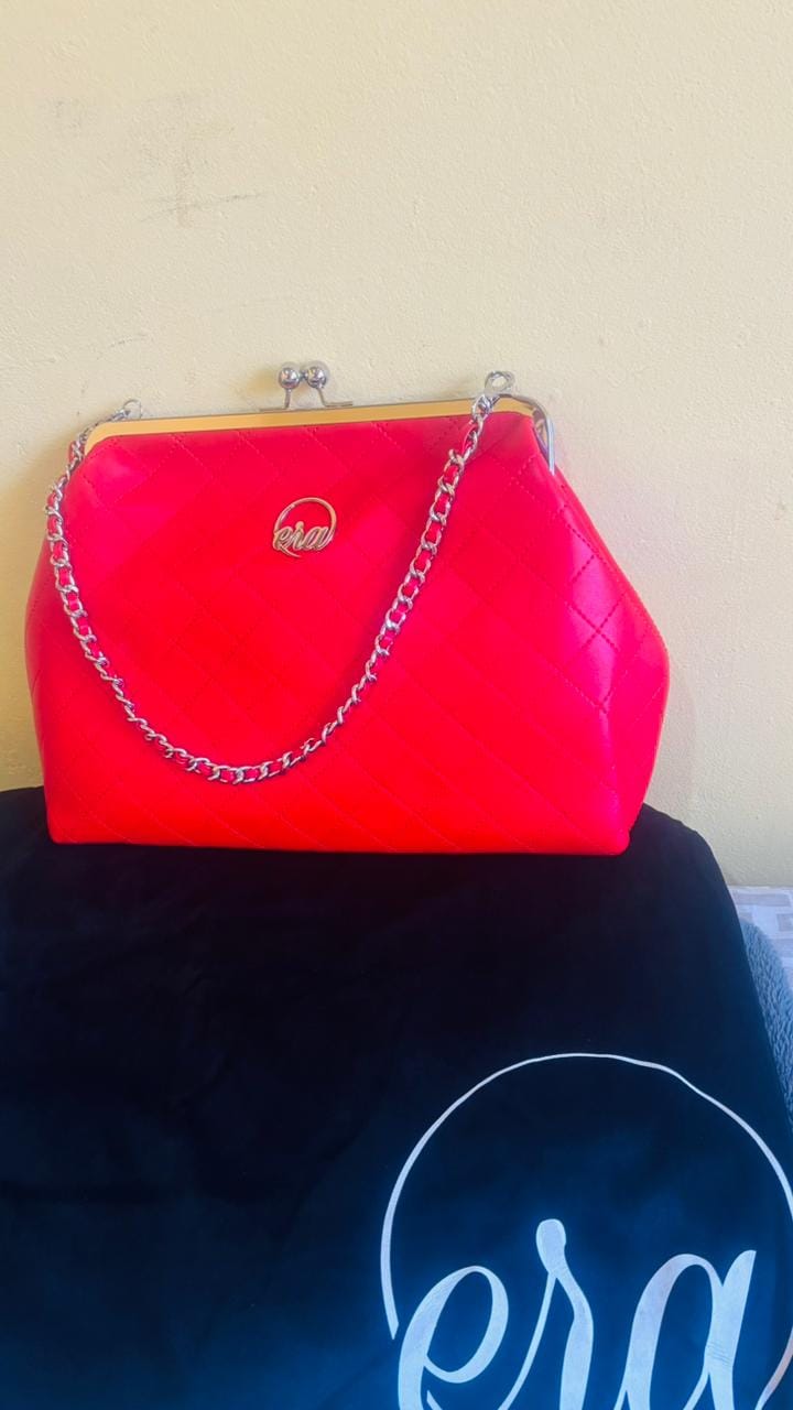 Customer photo review of ERA Oversized Kisslock Chain Bag – Red