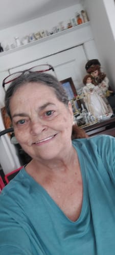 A happy reviewer smiling to show off her teeth after using the Spare Veneers.