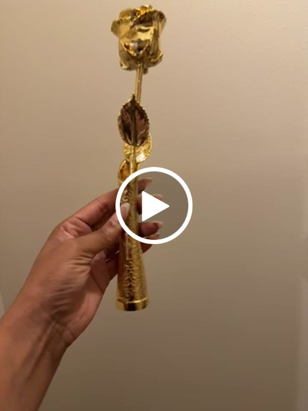 Customer video review of 24K Gold Dipped Vase Large (for 11.5" rose)