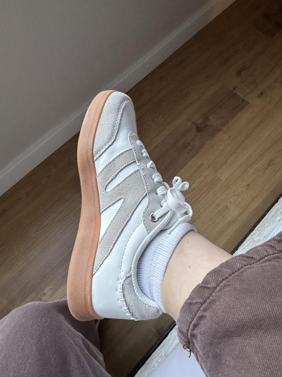 Customer photo review of Women's Fashion Anti-Slip Leather Sneakers