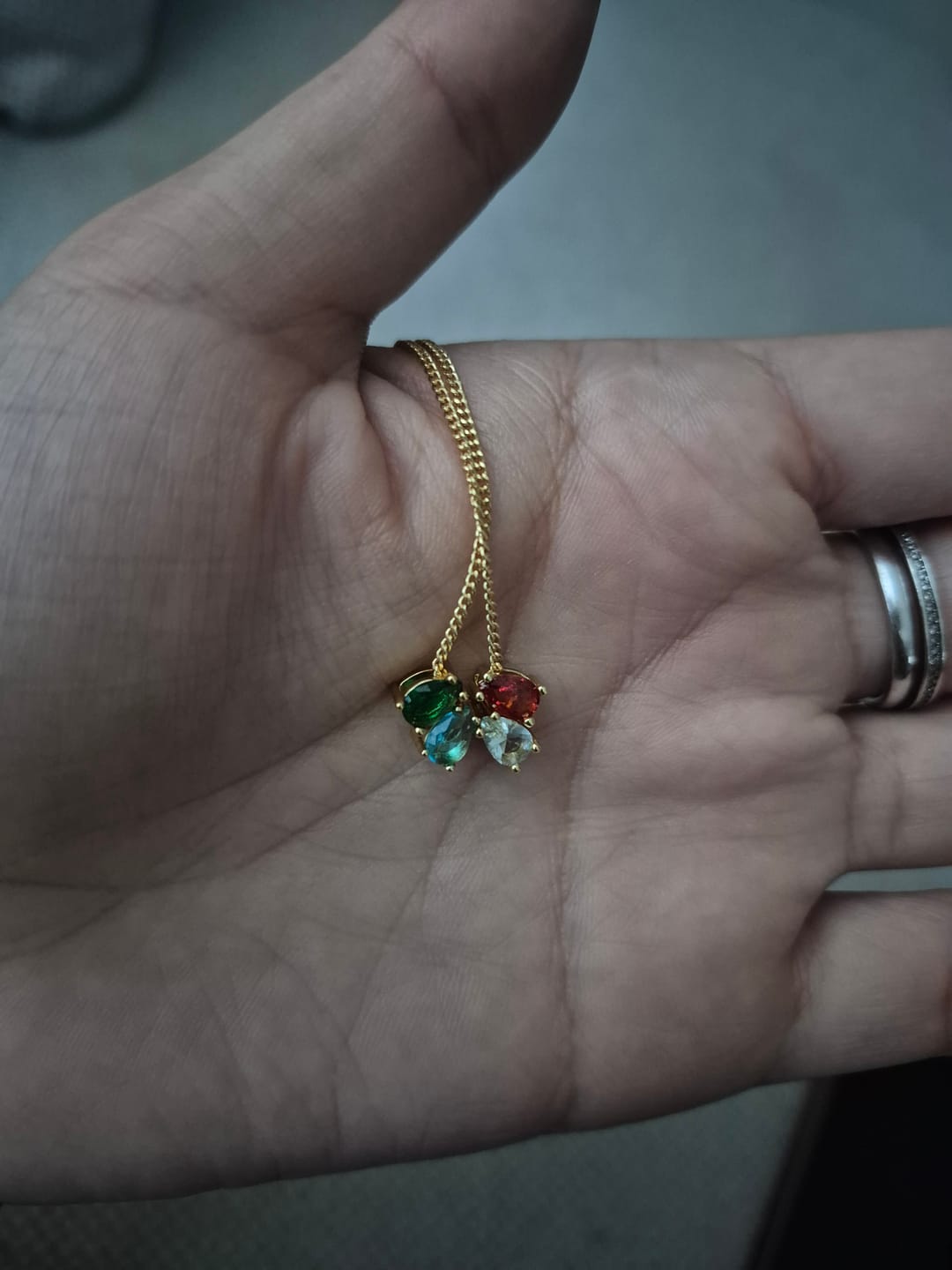 Customer photo review of Personaliza Tu Collar Birthstone Gota Dorado