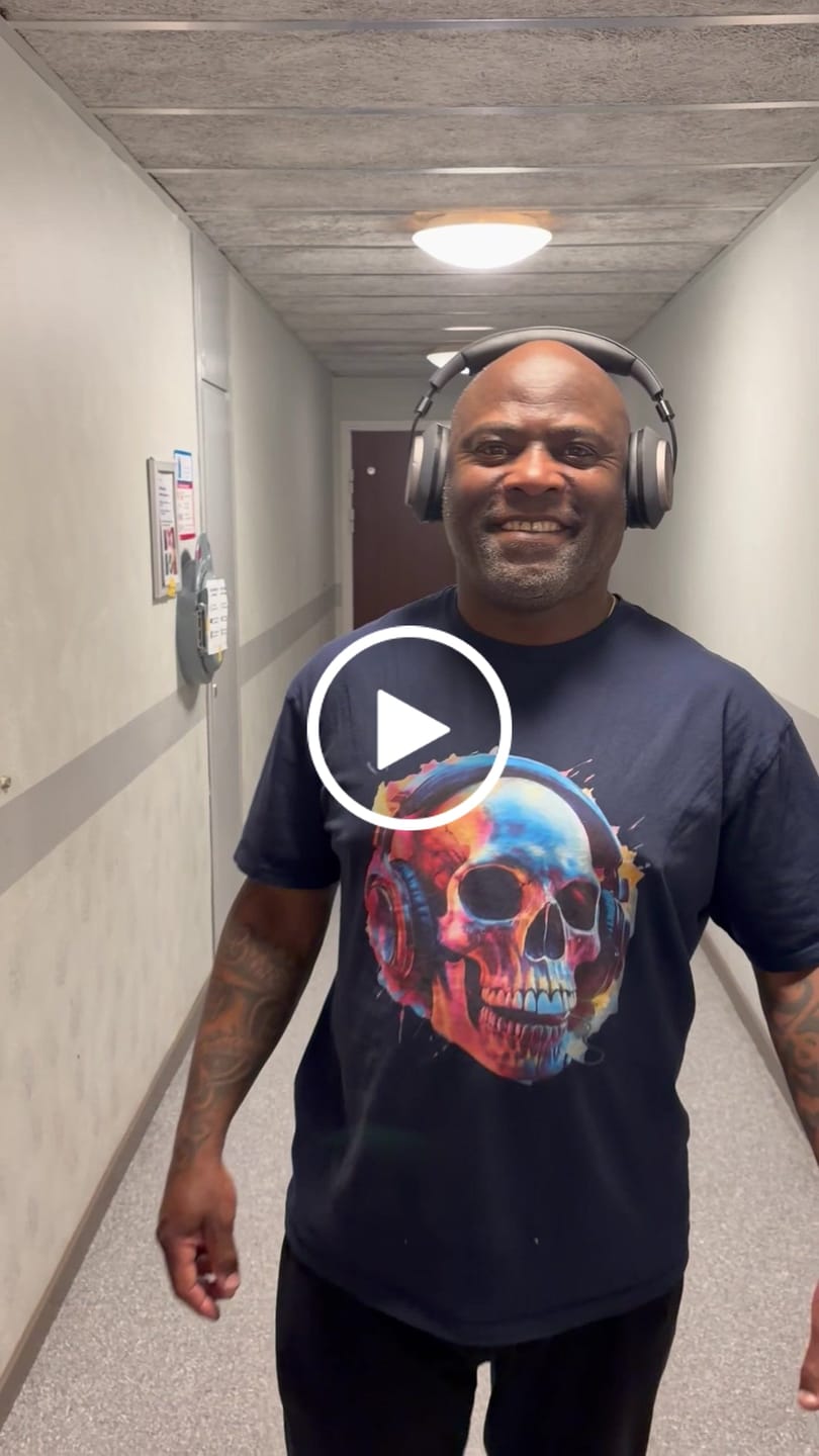 Customer video review of Streaming Skull T Shirt