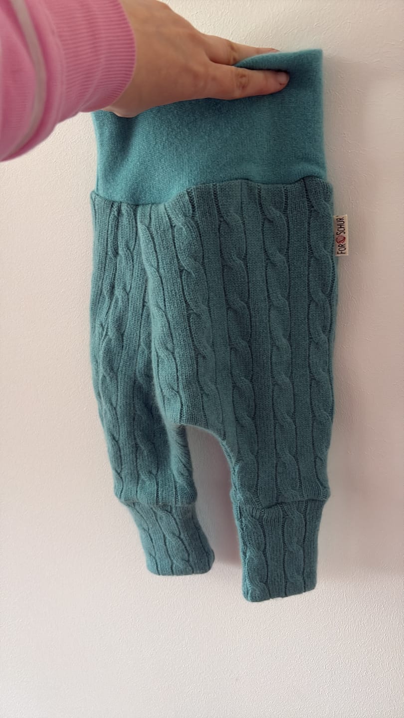 Customer photo review of Kaschmir Baby Mitwachshose Blau