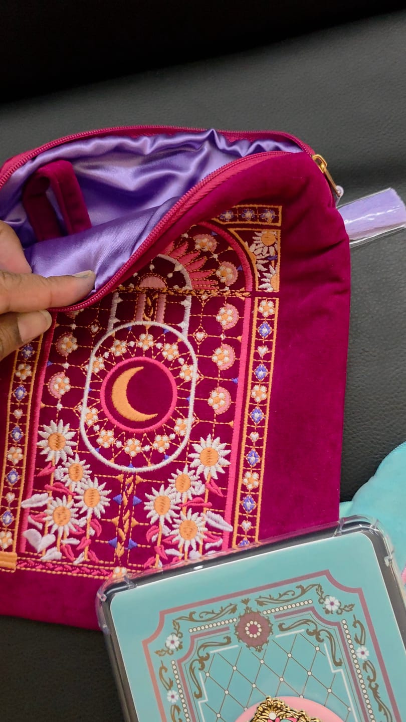 Customer photo review of Iridescence eReader Sleeve - Pink