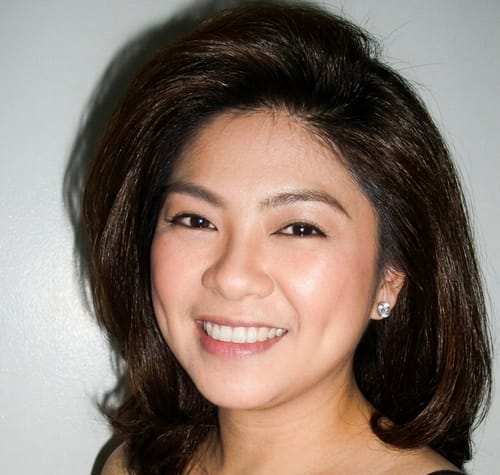 Reviewer with radiant, smooth skin after using the Bad Skin™ Korean Collagen Bomb Hydrating Ampoule.