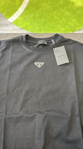 Recensione con foto di un cliente su T-shirt Prada Logo
