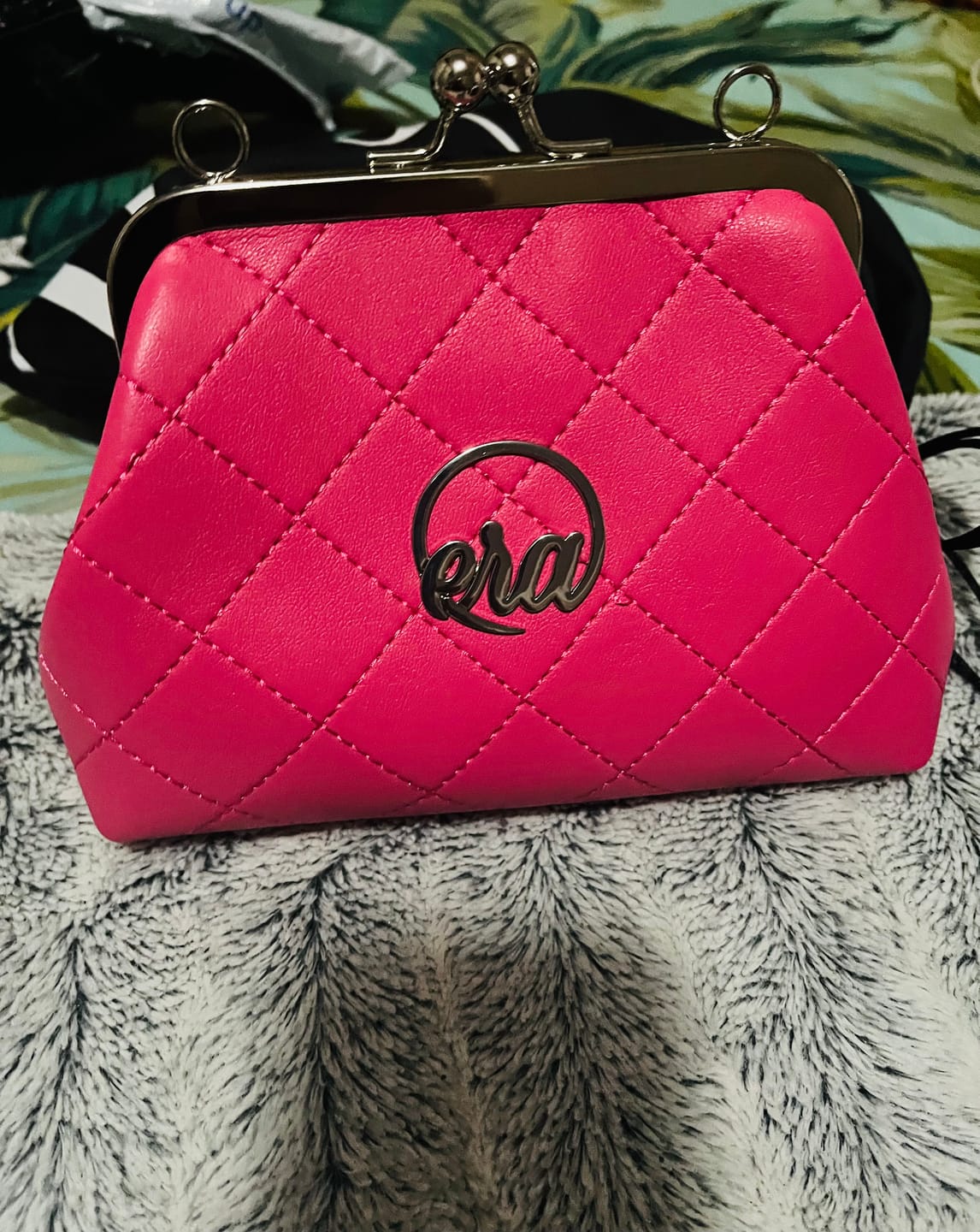 Customer photo review of ERA Mini Kisslock Chain Bag – Pink