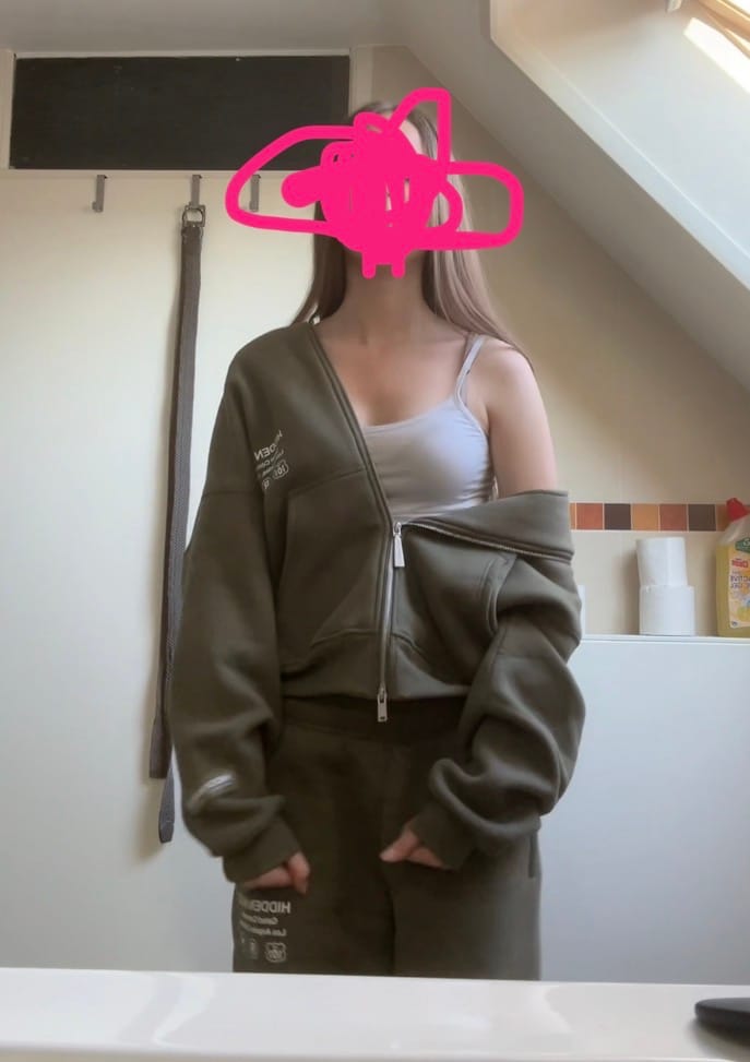 Customer photo review of LABEL ZIP HOODIE SAGE