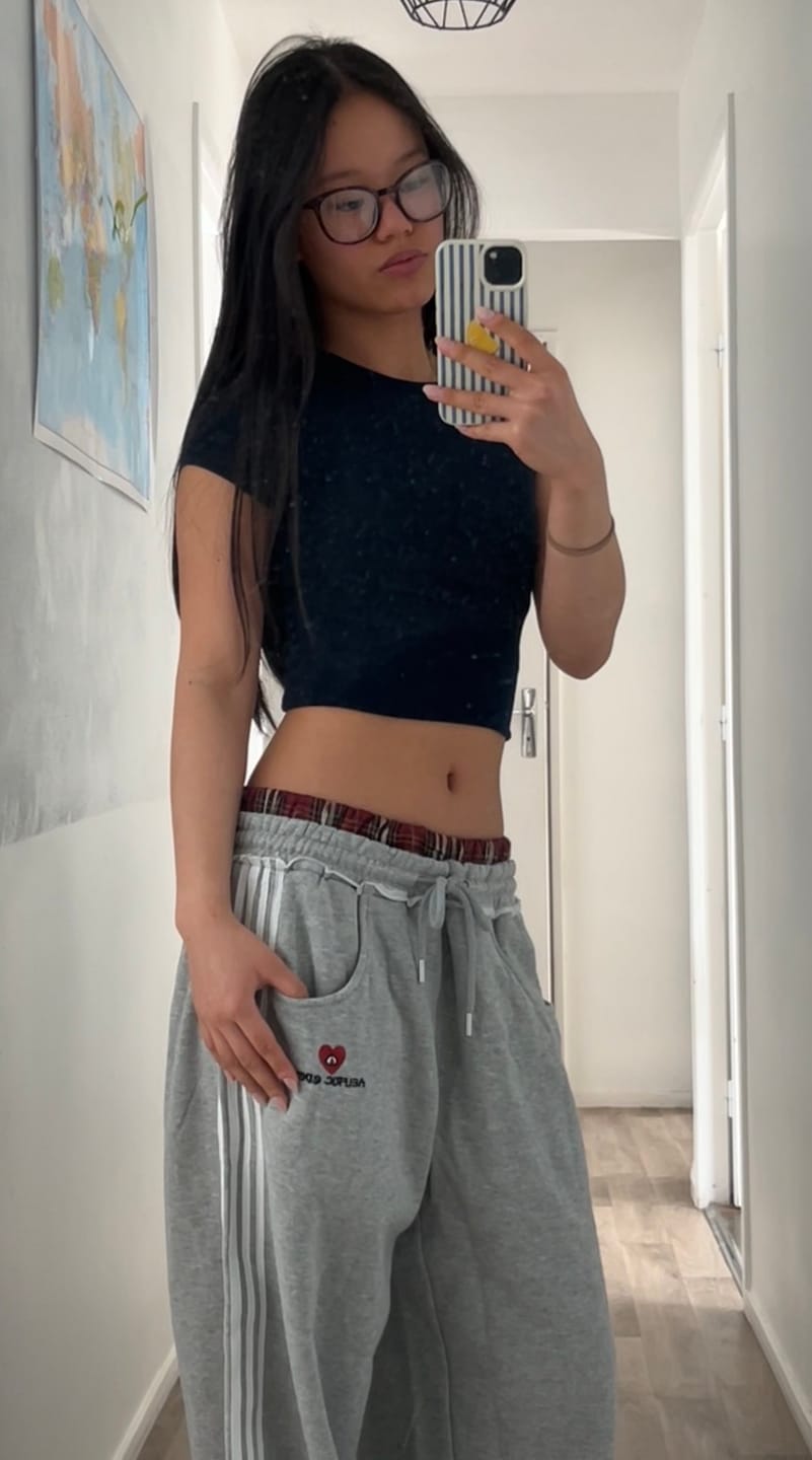 Customer photo review of Aelfric Eden Double Waist Baggy Sweatpants