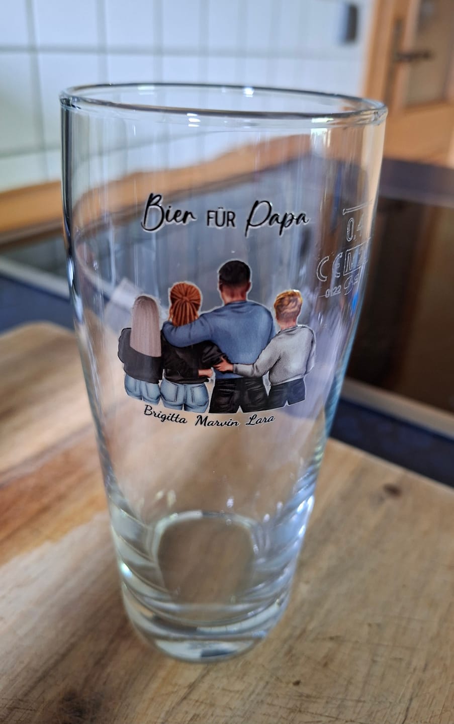 Customer photo review of Jeden Tag – Personalisiertes Bierglas für Papa zum Vatertag