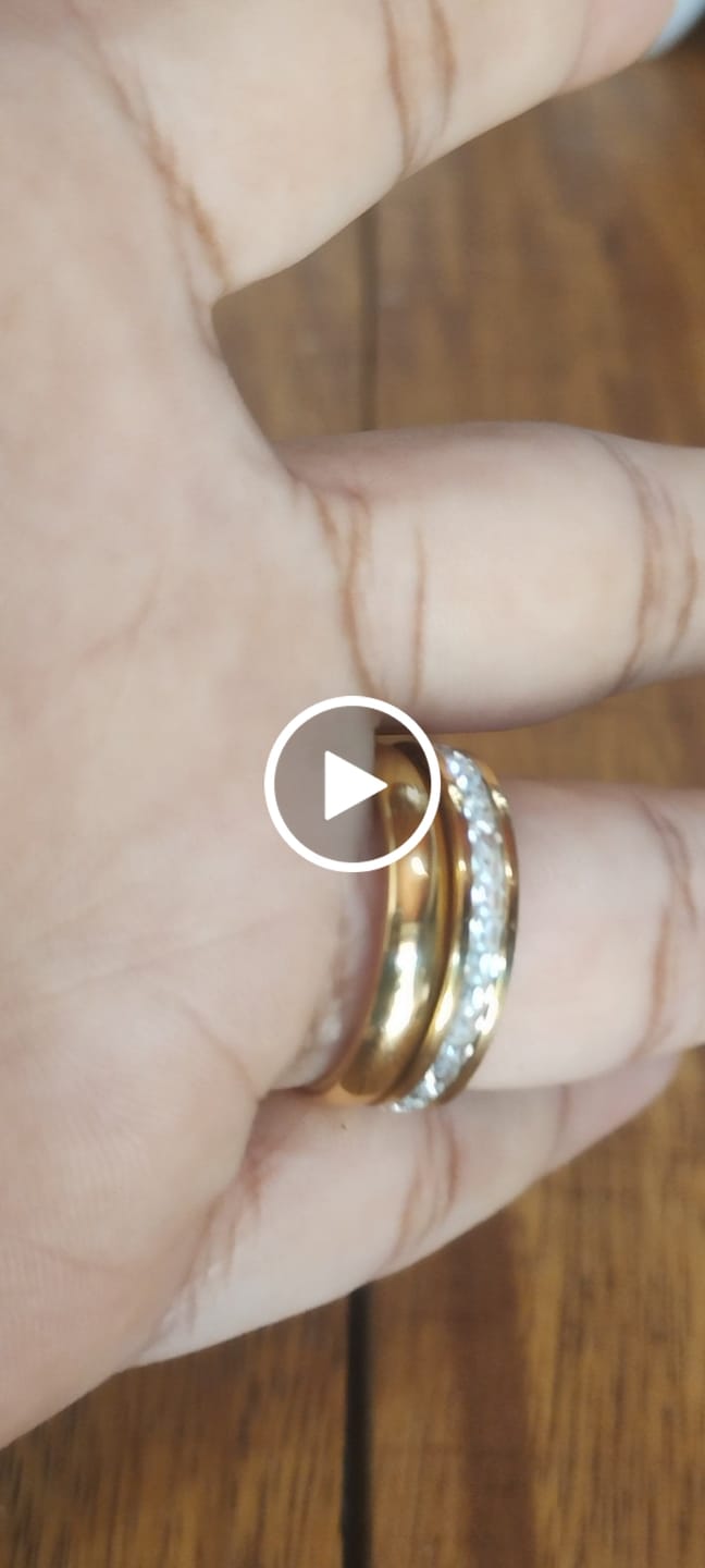 Customer video review of Anel Brilhante Banhado em Ouro 18K