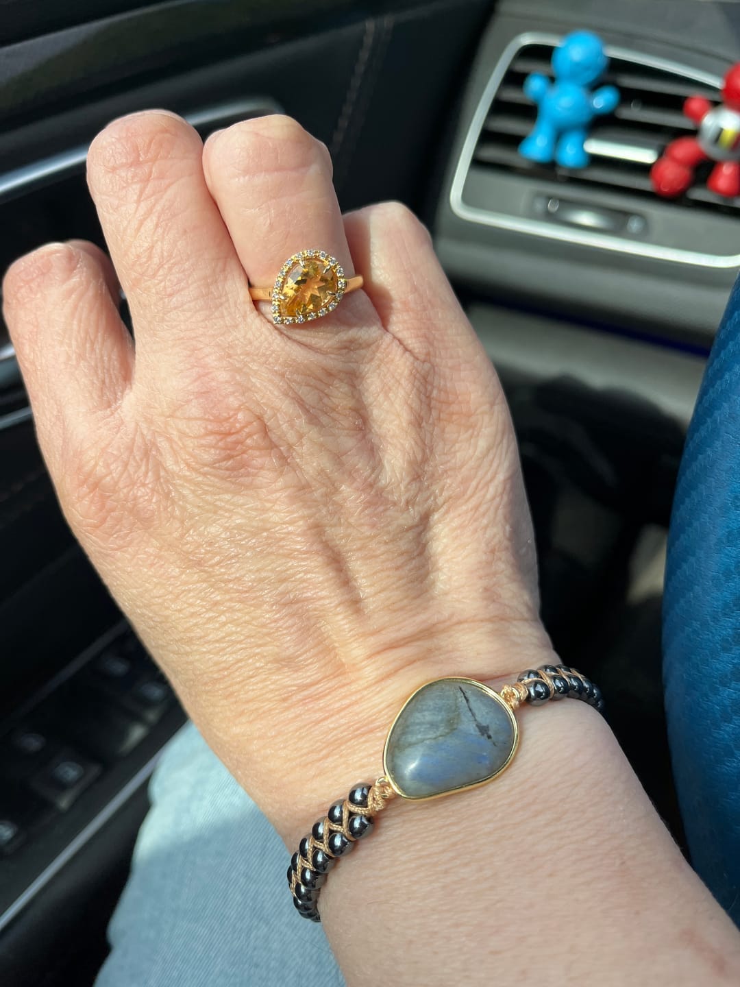 Customer photo review of Bracelet "Oeil Céleste" en Labradorite & Hématite