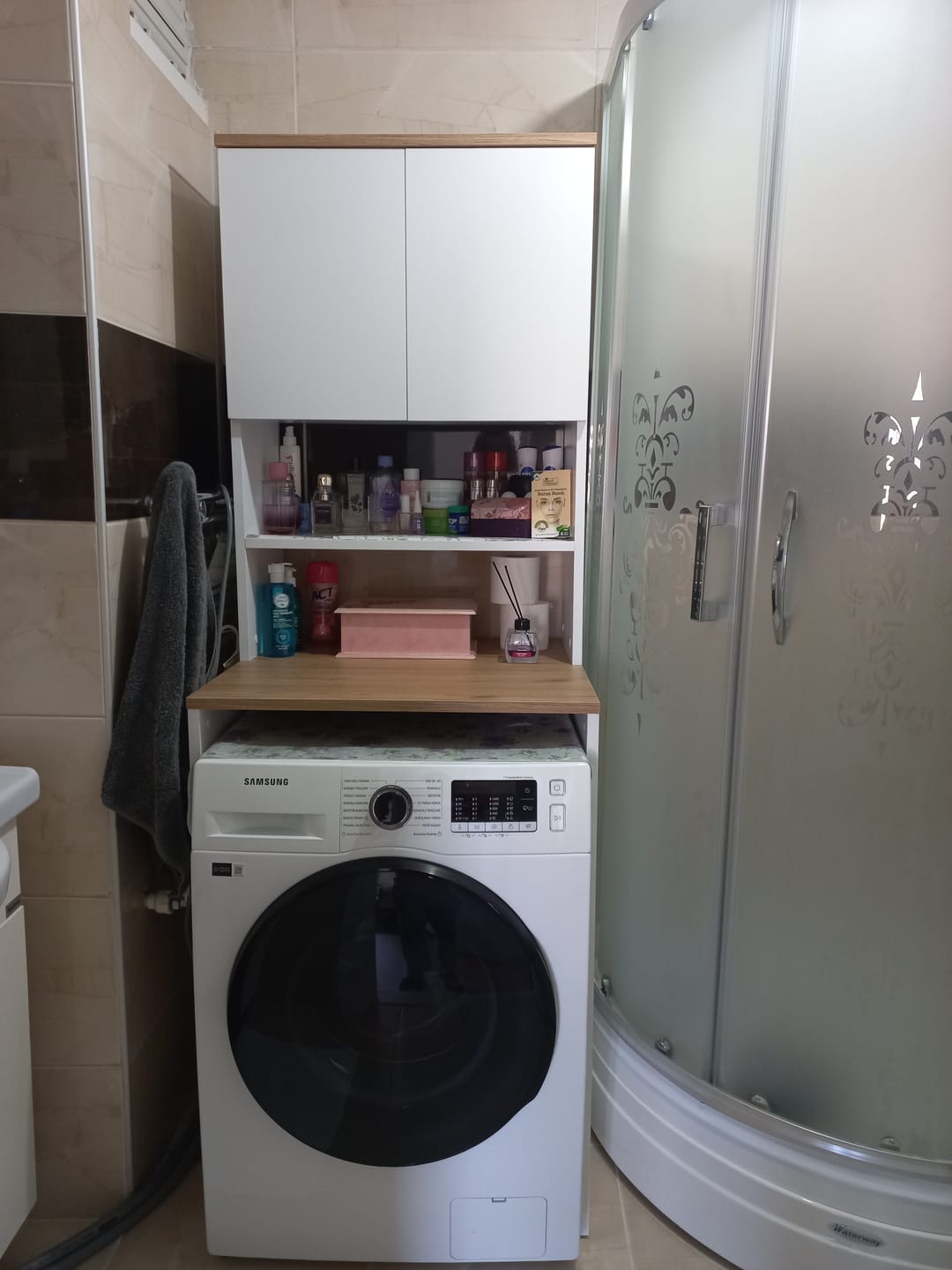 Customer photo review of Rani KD101 Çamaşır Makinesi Dolabı 3 Raflı Kapaklı Banyo Dolabı Beyaz - Sepet Ceviz