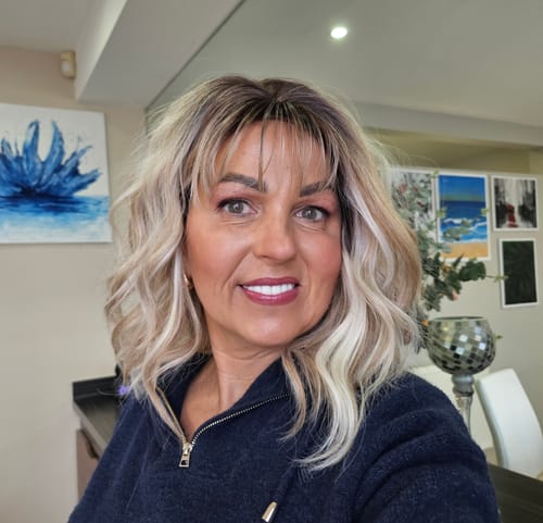 Customer photo review of JBEXTENSION 12 Inches Scalpiana Wave Light Mix Blonde 3.5X4 Hard Silky Top Natural Scalp Effect Wig with Bangs BRADY LIGHT MIX BLONDE