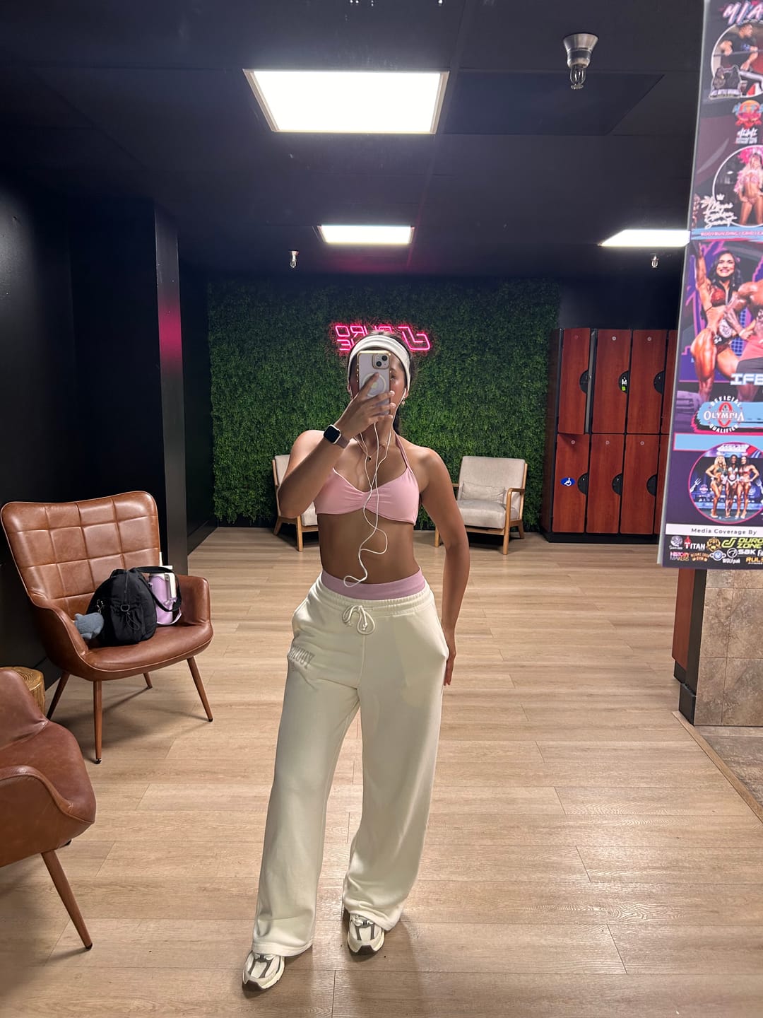 Customer photo review of W2213 - OTG Straight Leg Joggers