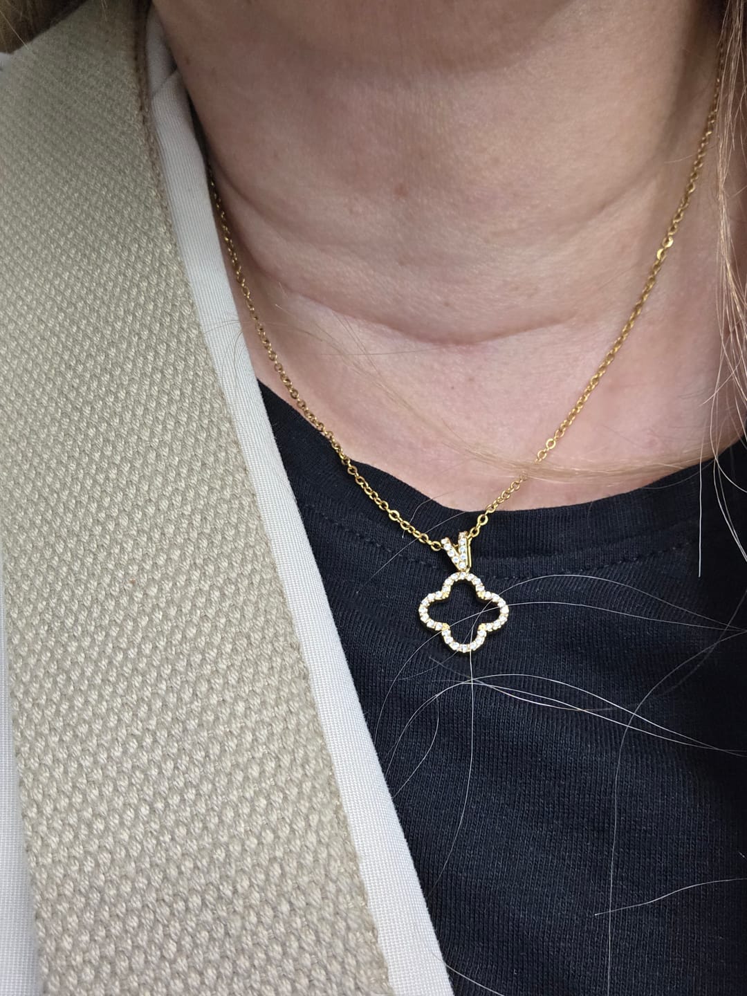 Customer photo review of Bright Clover Kette | 18K vergoldet