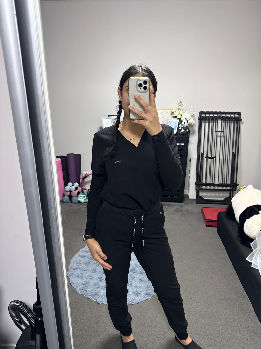 Customer photo review of LUCY Jogger Scrub Pants - Black | SLTECH™