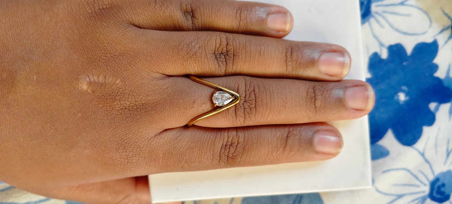 Customer photo review of Trendy Vee Diamond Ring