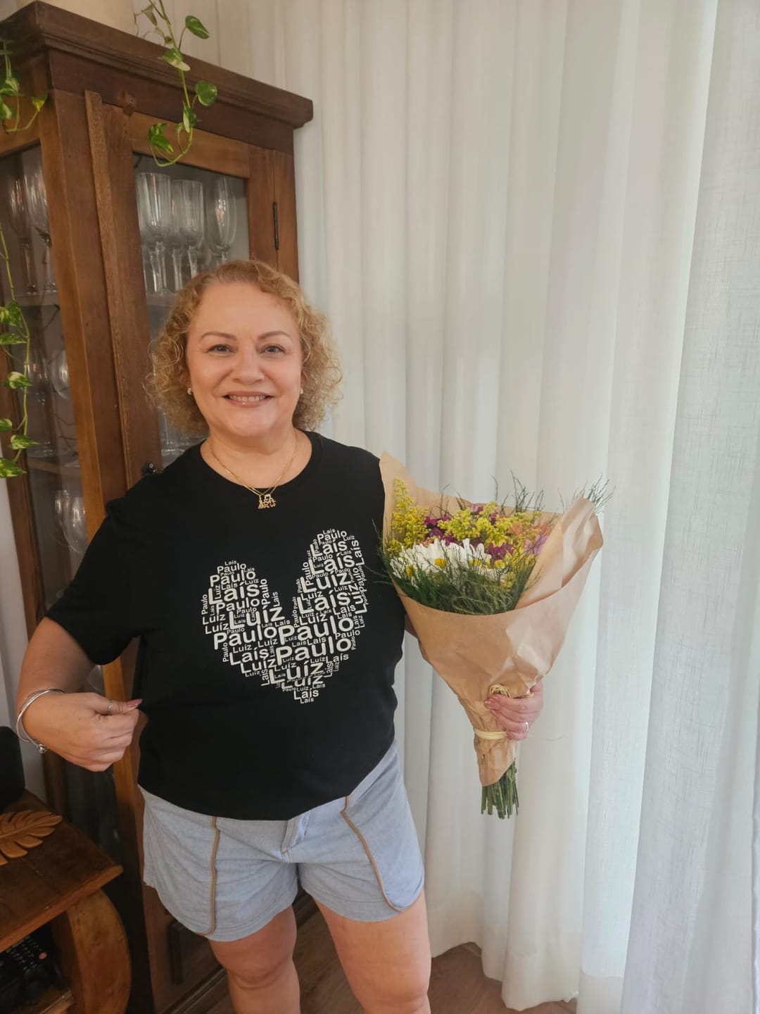 Customer photo review of Camiseta Personalizada CORAÇÃO DE PALAVRAS - Algodão Peruano