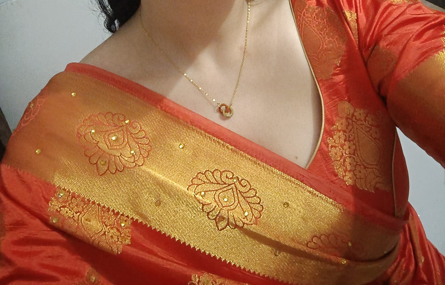 Customer photo review of InterLock Gold Chain Necklace