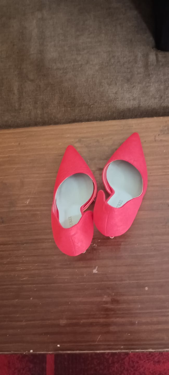 Customer photo review of Emma High-Heeled Side Hollow Stiletto