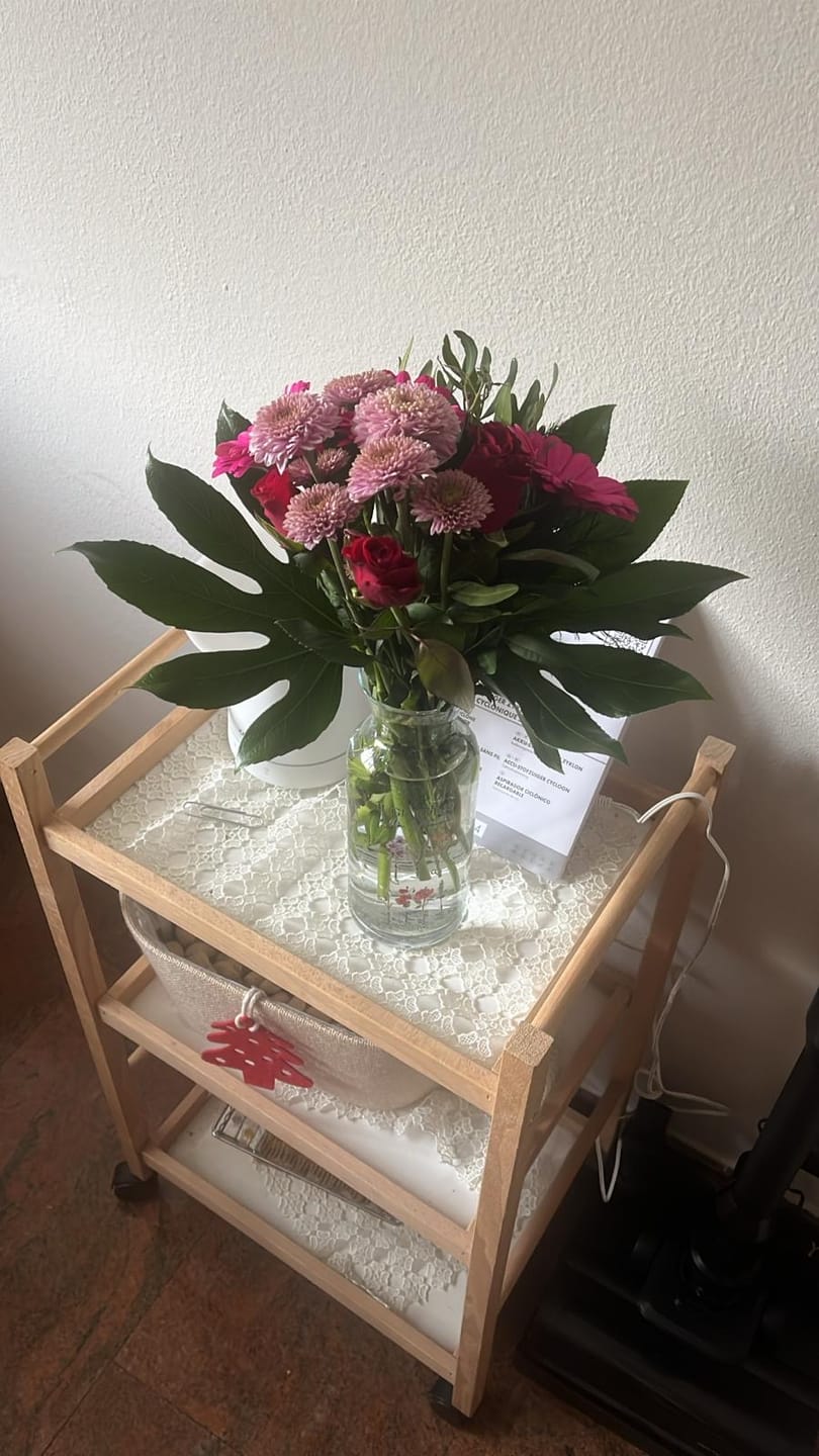 Customer photo review of Il giardino della mamma – Vaso in vetro personalizzato con nome e fiori per mamma e nonna