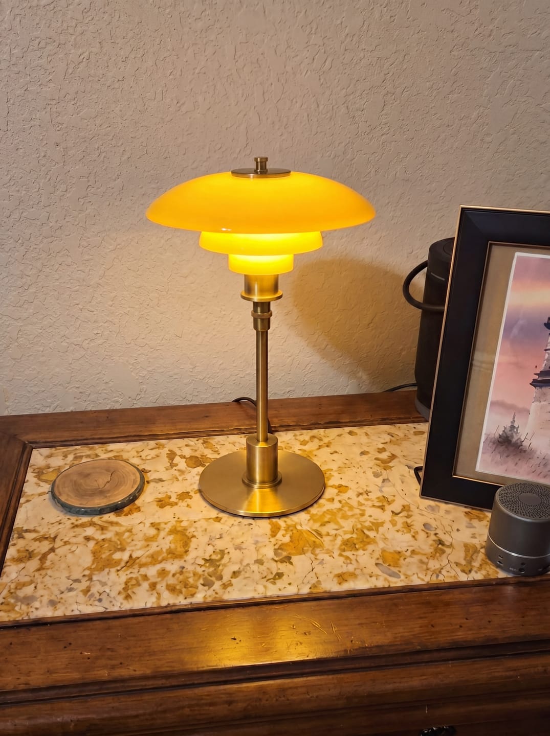 Avis client illustré d'une photo : lampe de table de créateur danois