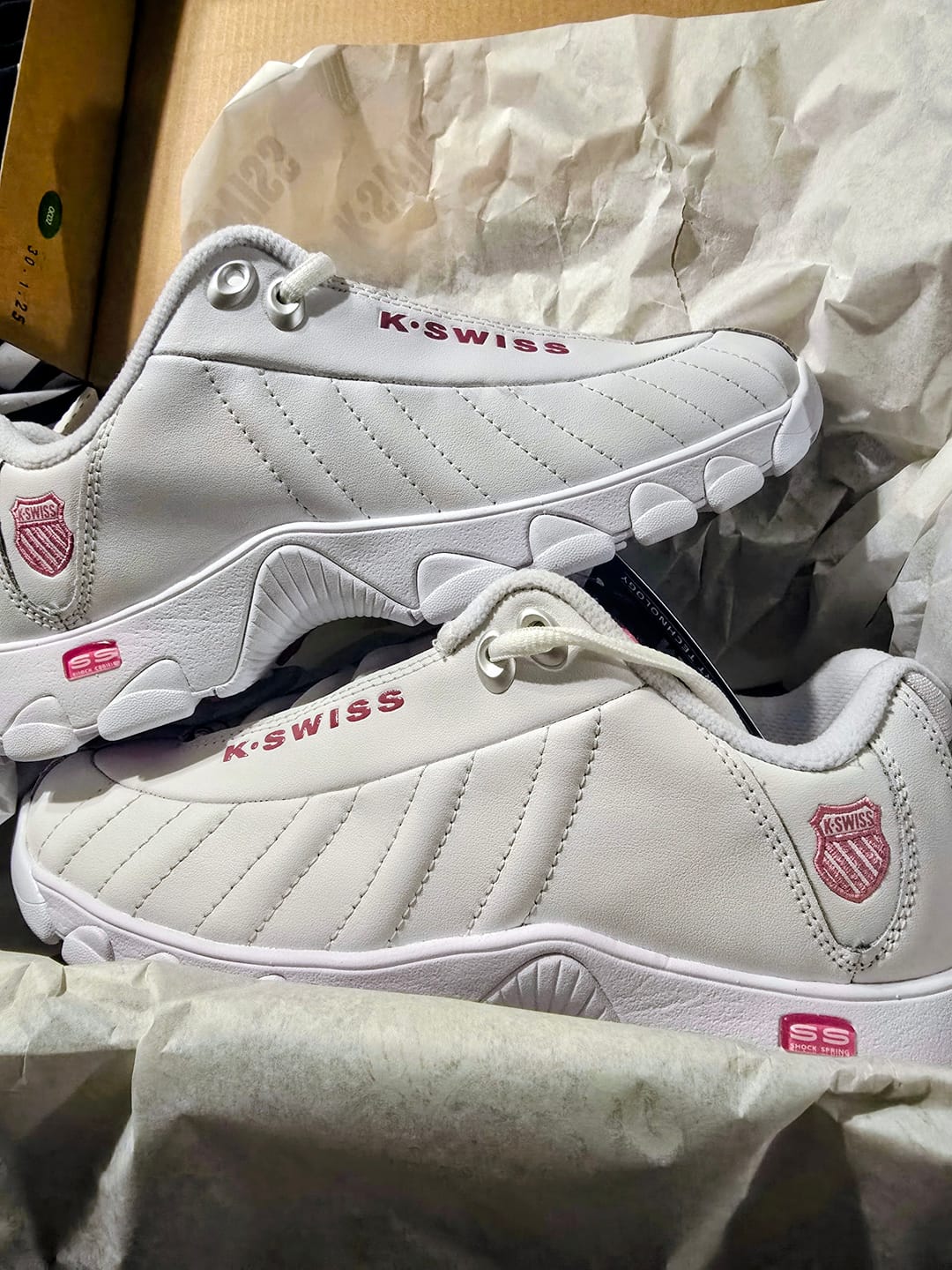 Customer photo review of 93426-156-M | ST329 CMF | WHITE/SHOCKING PINK