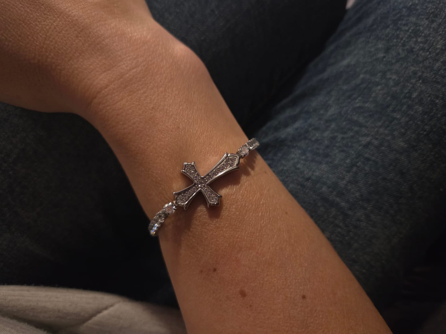 Customer photo review of FREE Today: 2-Color Elegant Zircon-Encrusted Cross Bracelet: A Symbol of Divine Grace & Elegance