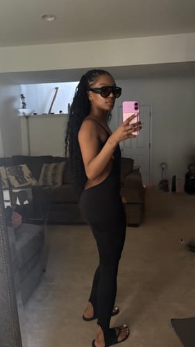 Reviewer in a black Seamless Body Harness, showing the low back and side profile in a mirror selfie.