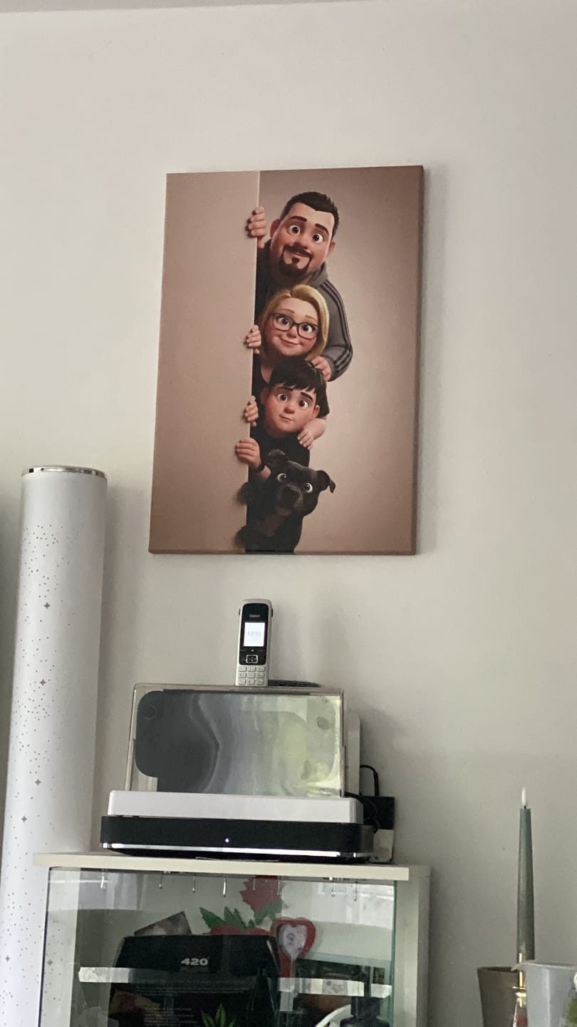 Customer photo review of Personalisierte Leinwand - Animiert hinter der Wand
